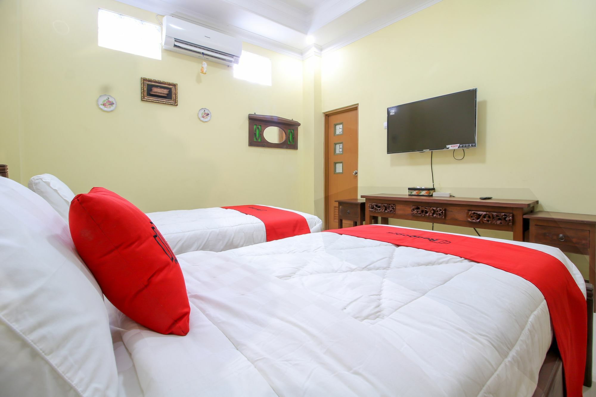 Reddoorz Plus @ Maguwo Kalasan Exterior foto